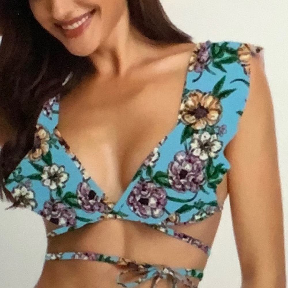 NWOT Floral Ruffle Lace Up Bikini Top.